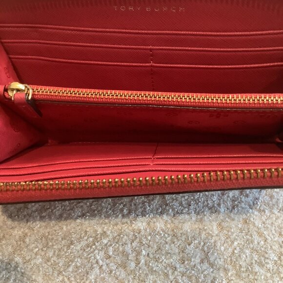 Beautiful Bright Pink Tory Zip Around Wallet - Picture 5 of 6